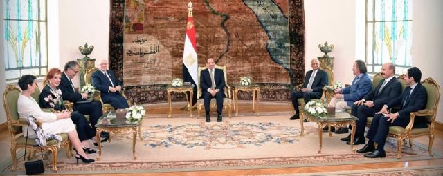 بالصور.. تفاصيل لقاء السيسي ورئيس مجلس الشيوخ الكندي 