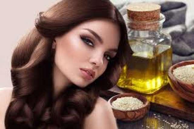 حمام زيت السمسم الساخن لتكثيف الشعر وعلاج تساقطه