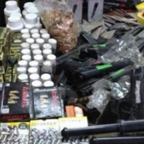 إحباط محاولة تهريب أكبر شحنة ألعاب نارية داخل حاوية بميناء الدخيلة