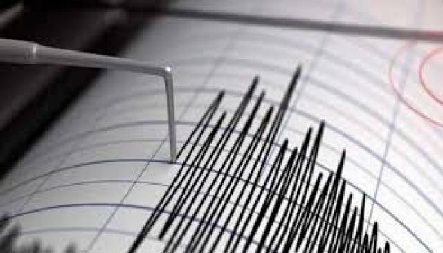 زلزال بقوة 4 درجات يضرب محافظة فارس الإيرانية