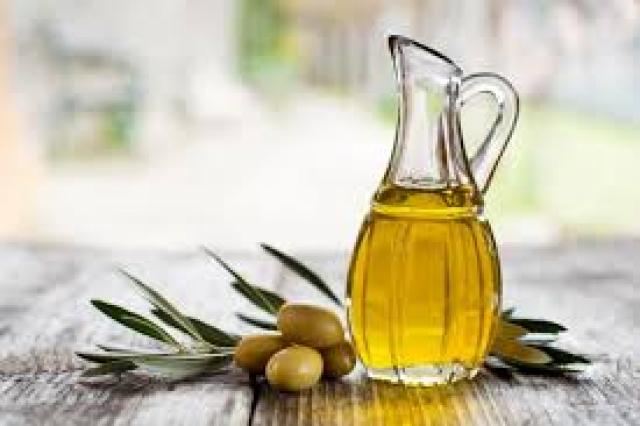 زيت الزيتون لتكثيف الشعر