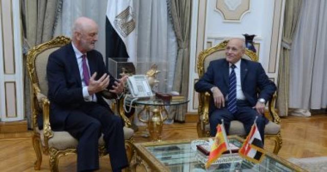 وزير الانتاج الحربى يستقبل سفير إسبانيا بالقاهرة والوفد المرافق له