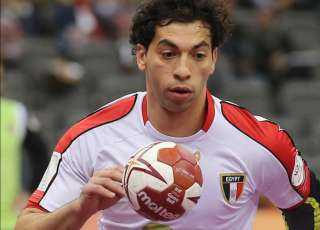  الزمالك يجدد عقد أحمد الأحمر...