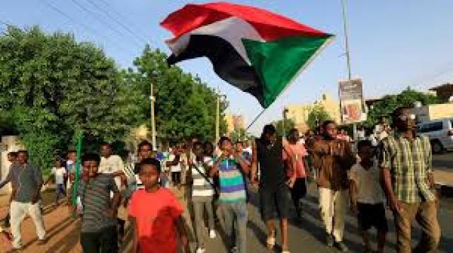 السعودية والإمارات ترسلان سفينة ”إنقاذ” عاجلة إلى السودان