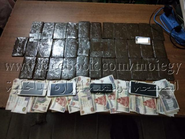 ضبط ربة منزل بحوزتها 3 كيلو ونصف من الحشيش المخدر في السلام