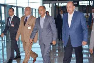 وزير الطيران المدني يتفقد مطار...