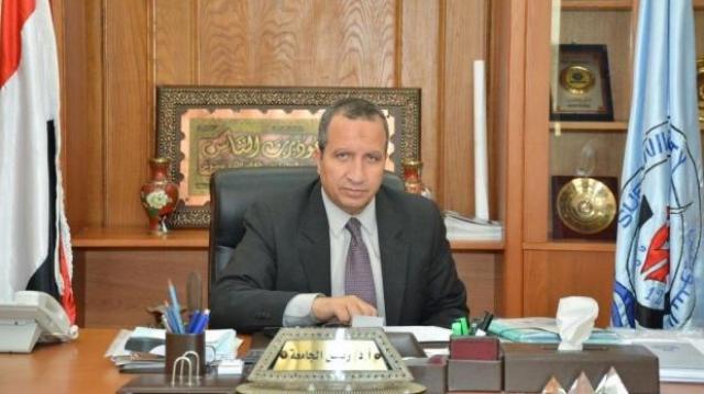 الدكتور السيد الشرقاوي رئيس جامعة السويس