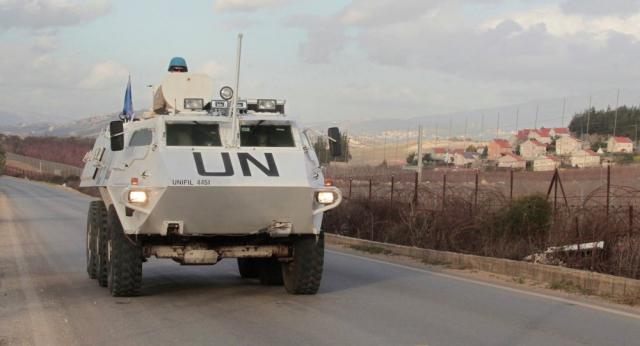 الجيش الإسرائيلي يطالب اليونيفيل ولبنان بوقف الصواريخ الخفيفة