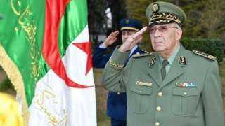 قائد الجيش الجزائري يؤكد أن...