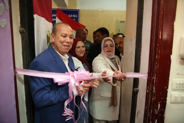 فيديو وصور..7 آلاف قطعة ملابس بالمجان في معرض ”حياة كريمة” للطلاب المدارس بكفر الشيخ