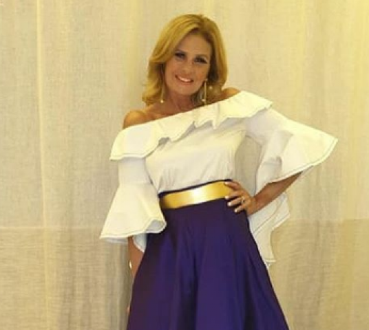 يسرا بإطلالة شبابية بـ مهرجان الجونة