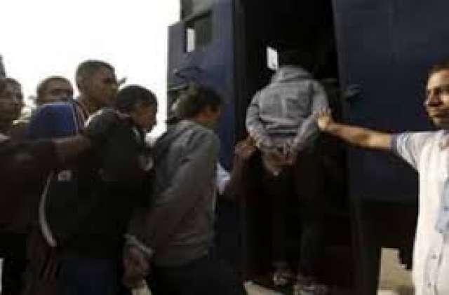 ضبط 11 شخصا بحوزتهم أسلحة بيضاء في حلوان  