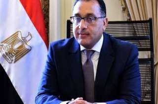 مدبولي يتفقد معرضا للتجهيزات المكتبية...