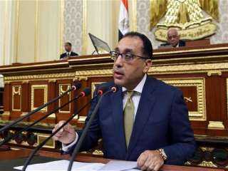 رئيس الوزراء يصل البرلمان لإلقاء...