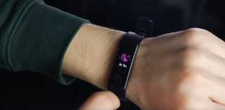 تعرف على سوار Honor band...