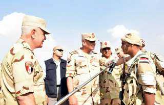 وزير الدفاع يشهد إجراءات التفتيش...