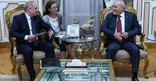 ”العصار” يبحث مع نائب وزير...