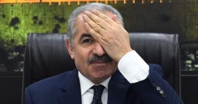 رئيس الوزراء الفلسطينى يشارك فى حملة لدعم المصور الصحفى معاذ عمارنة
