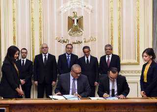 رئيس الوزراء يشهد توقيع اتفاقي...