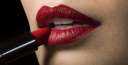 أضرار أحمر الشفاه الصحية والجلدية