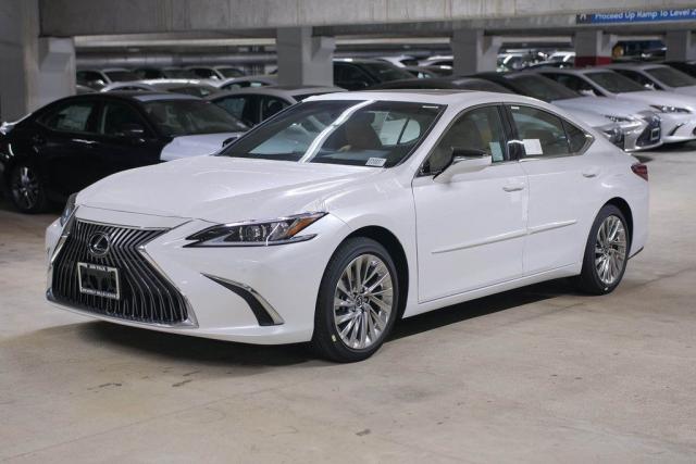 تعرف على سعر سيارة لكزس ٢٠٢٠ lexus es 350 في مصر