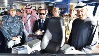 السيسي وبن زايد يتفقدان معروضات...