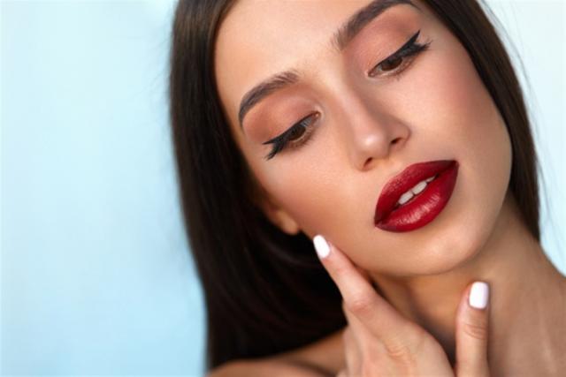 طريقة اختيار أحمر الشفاه المناسب لبشرتك