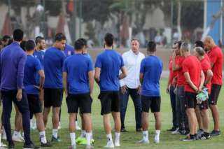 الخطيب يجتمع باللاعبين والجهاز الفني