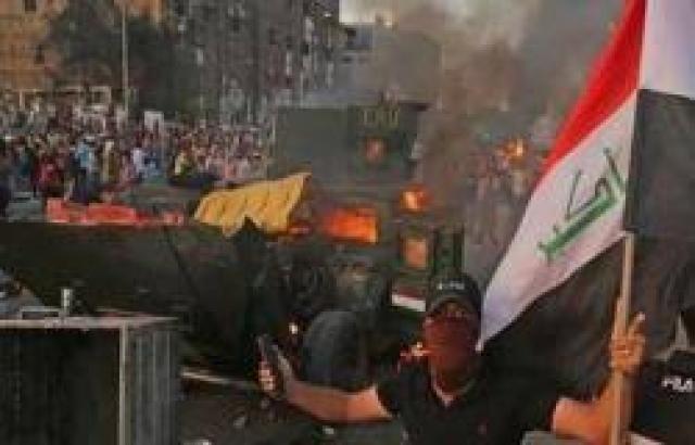 إطلاق نار وحرق خيام المتظاهرين في العراق