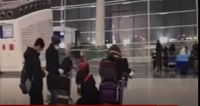  اللقطات الأولى للمصريين العائدين من مدينة ووهان الصينية