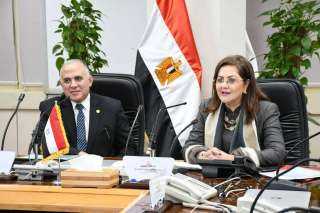 وزيرا التخطيط والري يناقشان الخطة...