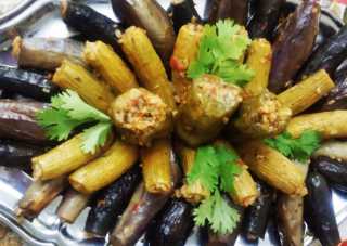 طريقة عمل الباذنجان المحشي بالأرز...