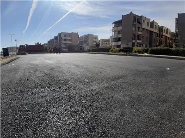 الغيطي: الانتهاء من تنفيذ طبقة الأسفلت بأحد إتجاهي المحور