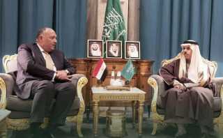 وزير الخارجية يسلم لنظيره السعودي...