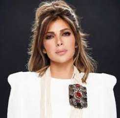 الفنانة السورية أصالة تشجع جمهورها...