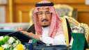 الملك سلمان يستعرض مع الوزراء...