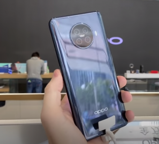 أحدث هواتف Oppo بـ 4 كاميرات وميزة الشحن اللاسلكي