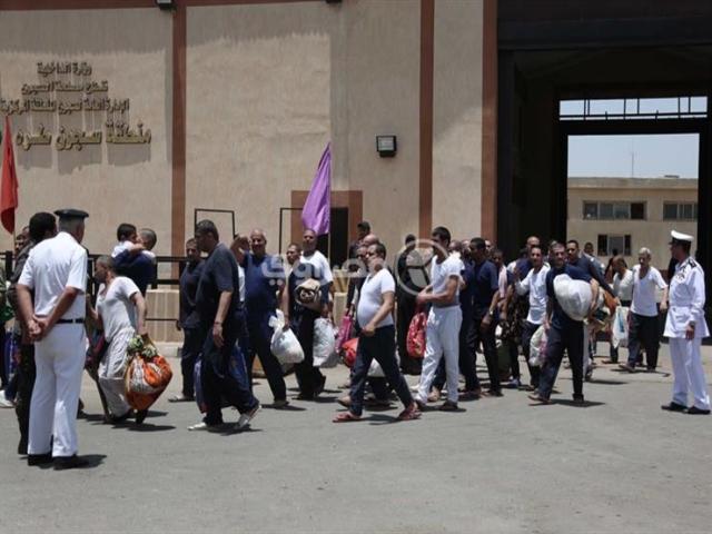 الإفراج بالعفو عن 146 والإفراج الشرطى عن 314 من نزلاء السجون