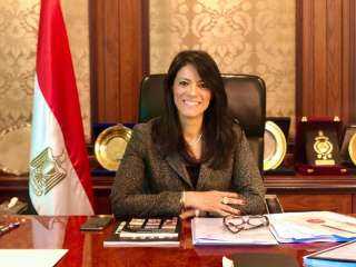 المشاط تعقد مائدة مستديرة لبحث...