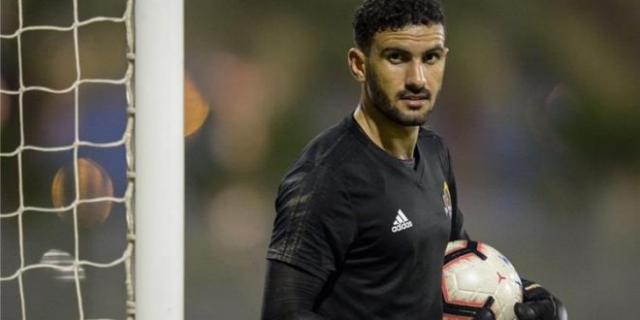 عواد يؤكد تمسكة بالاستمرار مع الزمالك