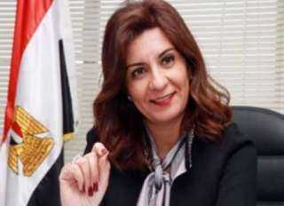 نبيلة مكرم تشارك في ندوة...