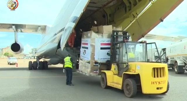 وصول طائرة المساعدات الطبية والدوائية المقدمة من مصر لجنوب السودان لمواجهة أزمة فيروس كورونا