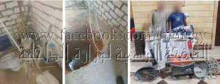 ضبط شخصين حال قيامهما بالحفر...