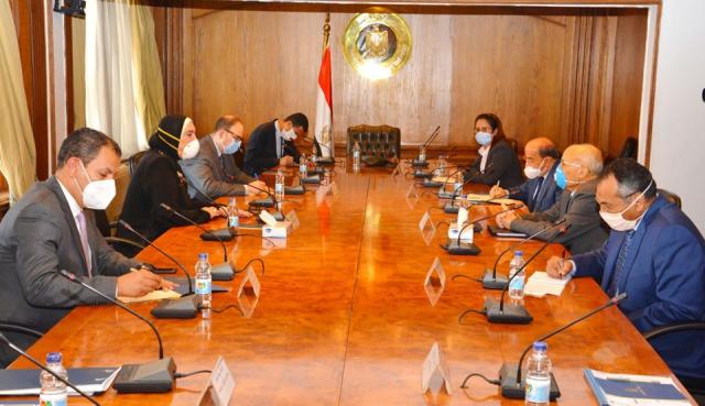 وزيرا التجارة والانتاج الحربى يبحثان سبل تعزيز التعاون المشترك للارتقاء بجودة وتنافسية الصناعة المصرية