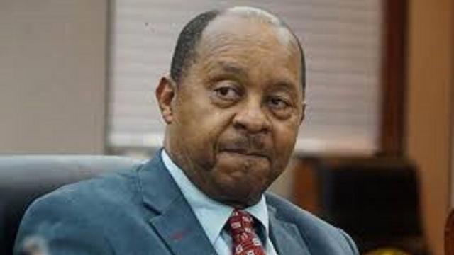 القبض على وزير الصحة في زيمبابوي لتربحه من فيروس كورونا