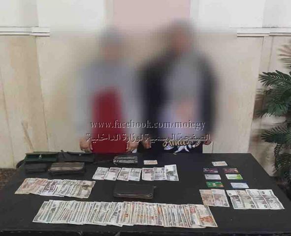 ضبط سيدتين حال إرتكابها واقعة سرقة ”حافظة نقود”