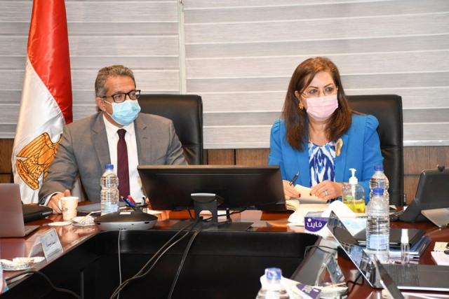 وزراء السياحة والتخطيط والاسكان يجتمعون لبحث تطوير مبنى مجمع التحرير