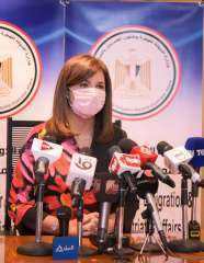 وزيرة الهجرة تعقد مؤتمر صحفيًا...