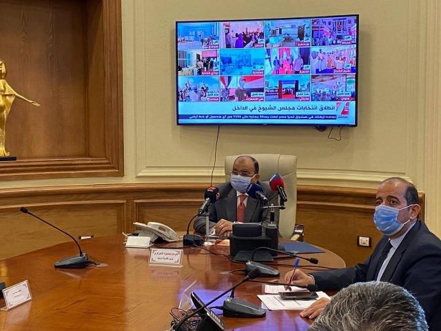 وزير التنمية المحلية يتفقد غرفة العمليات بالوزارة لمتابعة انتخابات مجلس الشيوخ بالمحافظات
