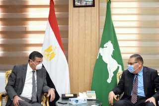 محافظ الشرقية يلتقي برئيس مجلس...